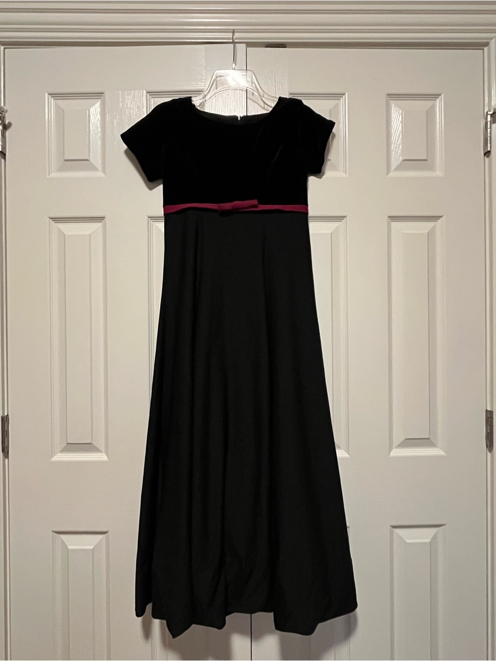 Black Short-Sleeve Maxi Dress with Burgundy Waist Ribbon